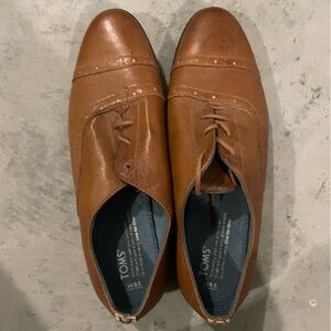 Toms brand new never worn women’s saddle shoes size 8.5